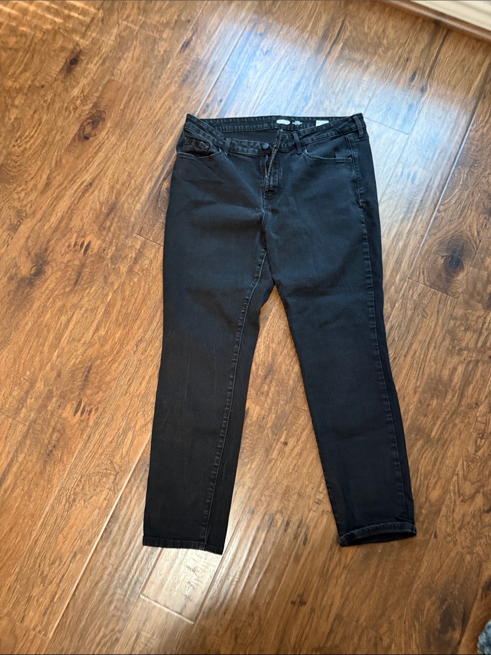 Old Navy Women’s Black power slim Straight-Leg Jeans- mid rise 16